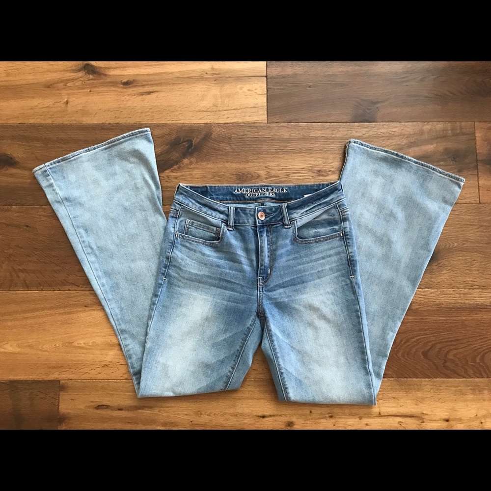 AE HI RISE BELL BOTTOM JEANS